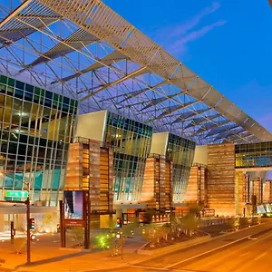 upscale-luxurious-getaway-in-the-heart-of-downtown.hotelsofphoenix.com/